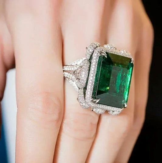 Beyoncé Style Emerald Split Shank Ring