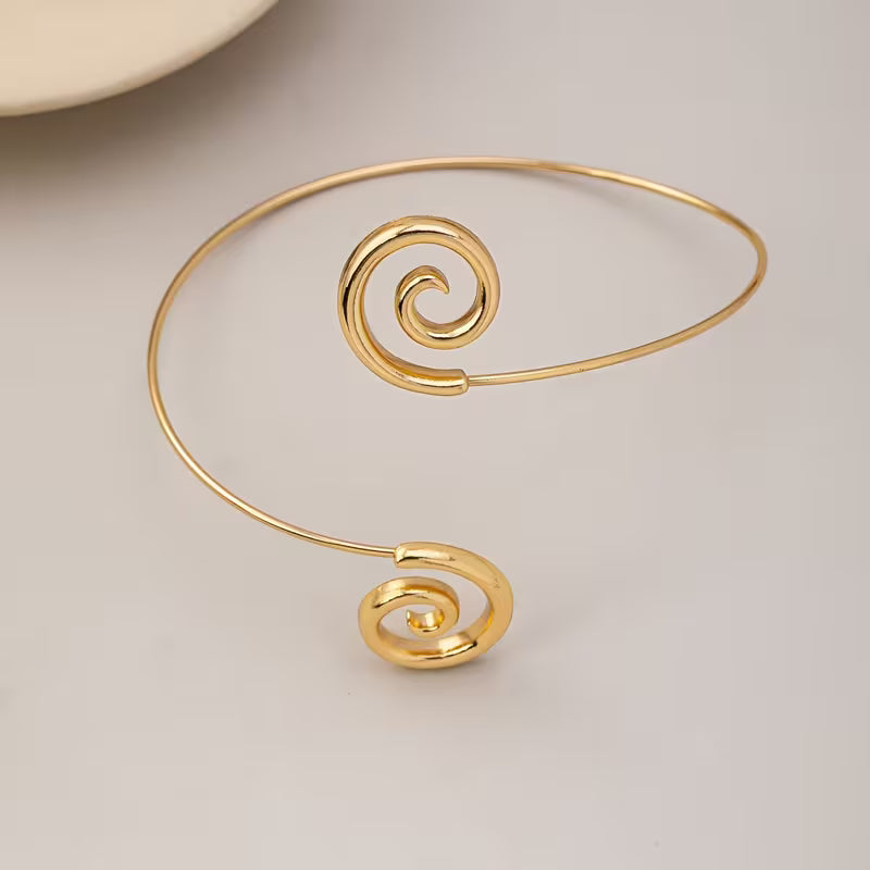 Woman Spiral Upper Arm Cuff