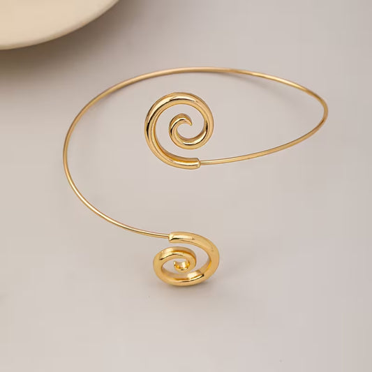 Woman Spiral Upper Arm Cuff