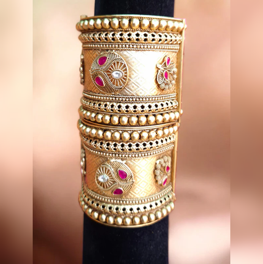 Gold Matte Ruby Oval Kundan Pearl Border Bridal Chura